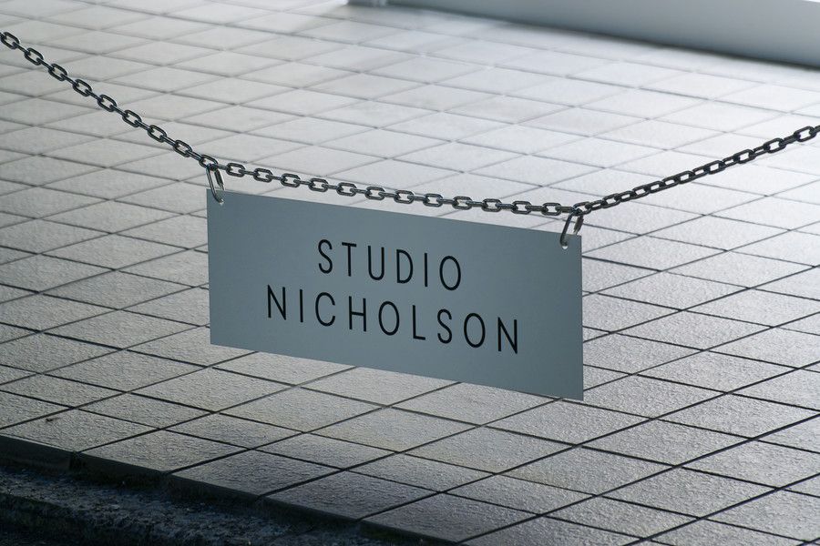 スタジオ ニコルソン 青山の店頭の看板