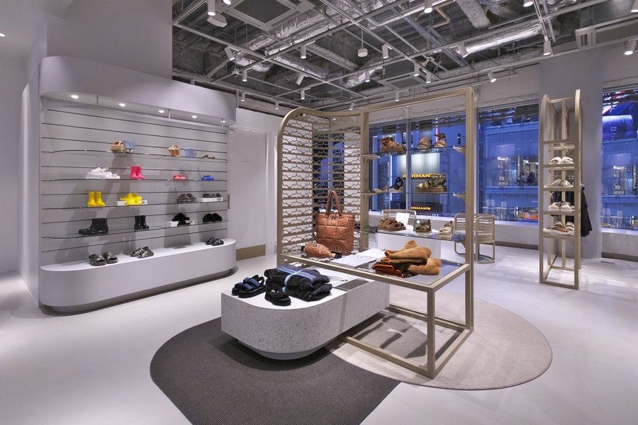 UGG TOKYO FLAGSHIP STORE(アグ 東京 フラッグシップ ストア) 2F店内のディスプレイ