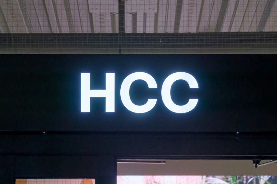 Helinox Creative Center Tokyo(HCC)の光る看板