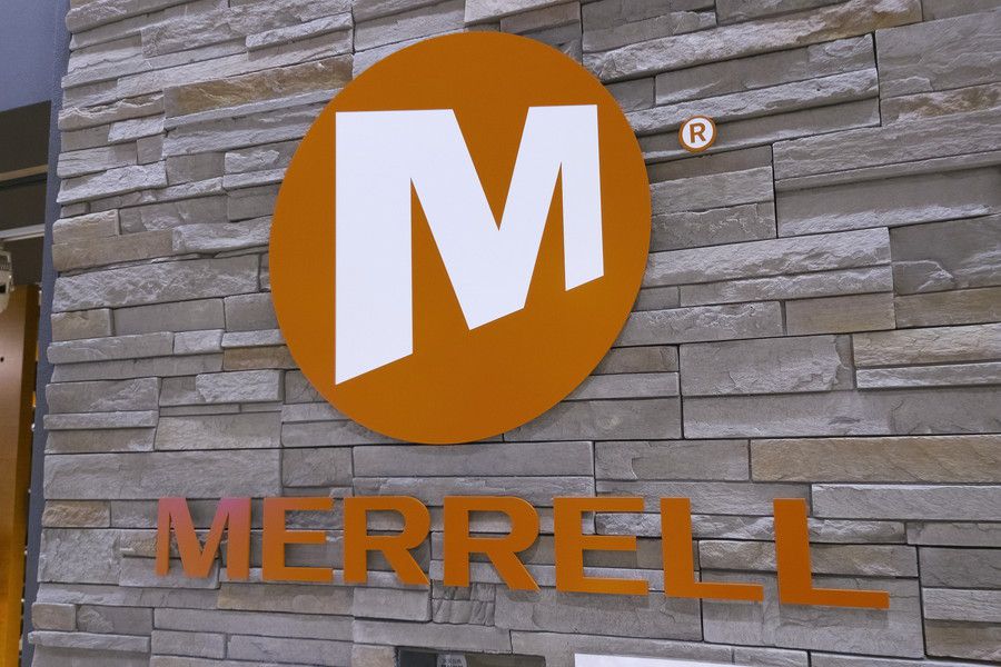 MERRELL(メレル) 池袋 サンシャインシティの看板