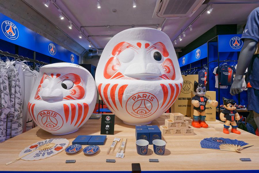 パリサンジェルマン(PSG) 表参道のグッズと達磨(ダルマ)