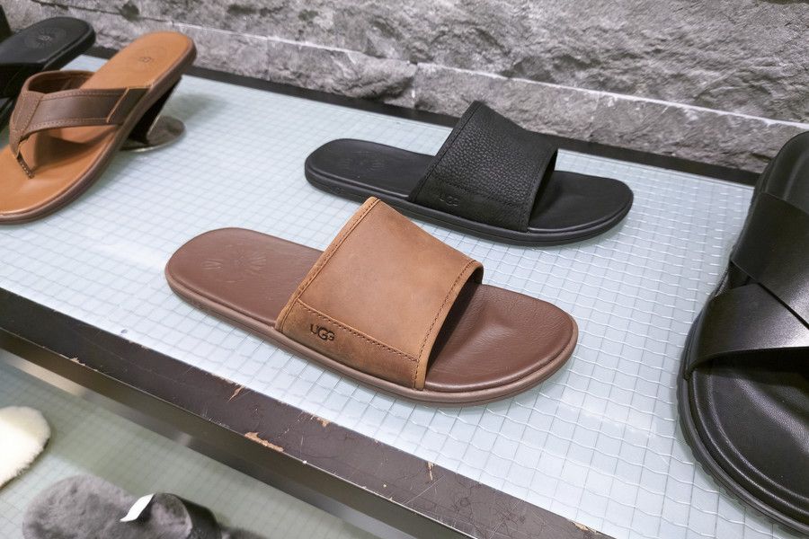 UGG(アグ) 表参道ヒルズのレザーサンダル