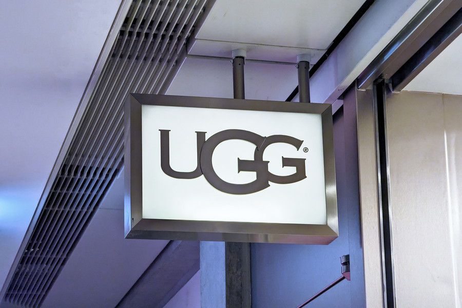 UGG(アグ) 表参道ヒルズの看板