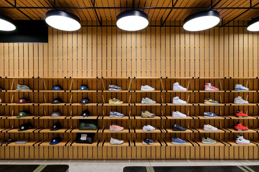 UNDEFEATED(アンディフィーテッド) 渋谷 1Fのスニーカーウォール