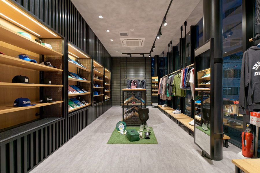 UNDEFEATED(アンディフィーテッド) 渋谷の2Fの店内の様子