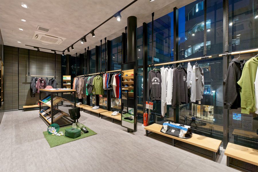 UNDEFEATED(アンディフィーテッド) 渋谷の2Fのアパレル類