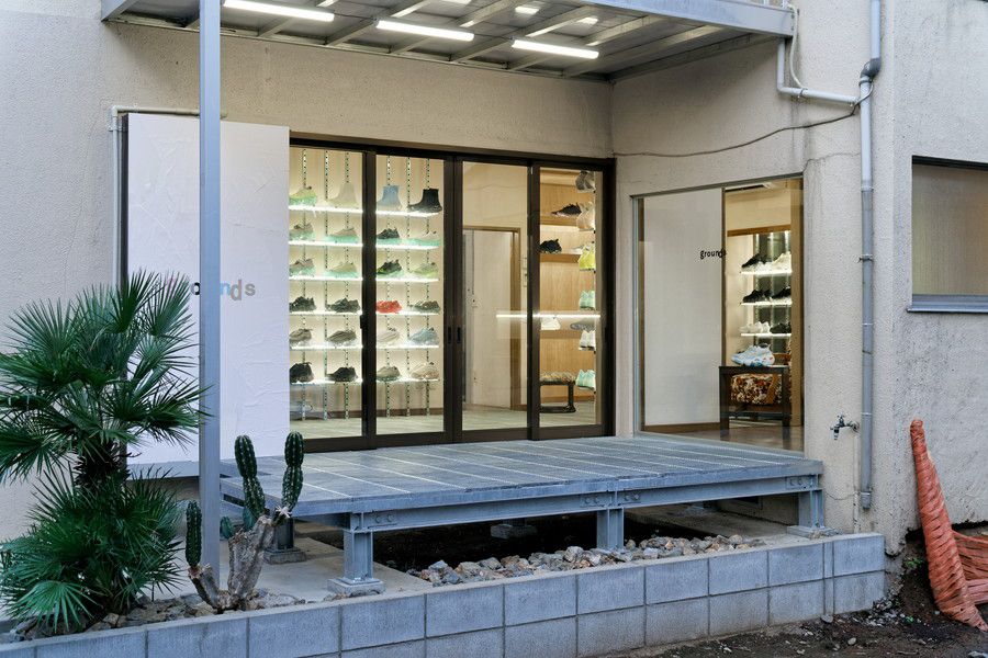グラウンズ 原宿 grounds STORE 001のショーウインドウ