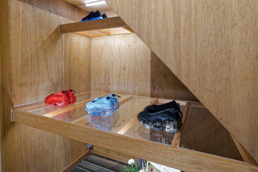 グラウンズ 原宿 grounds STORE 001の民家の押し入れを改装したディsプレイ