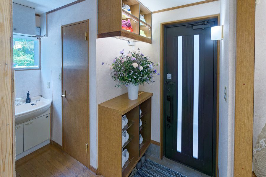 グラウンズ 原宿 grounds STORE 001の住宅のディテールを残した店内の様子