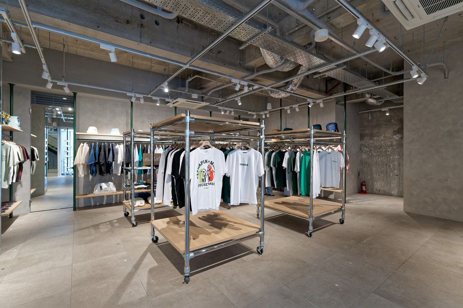 KInetics(キネティクス) 原宿の1F店内の様子