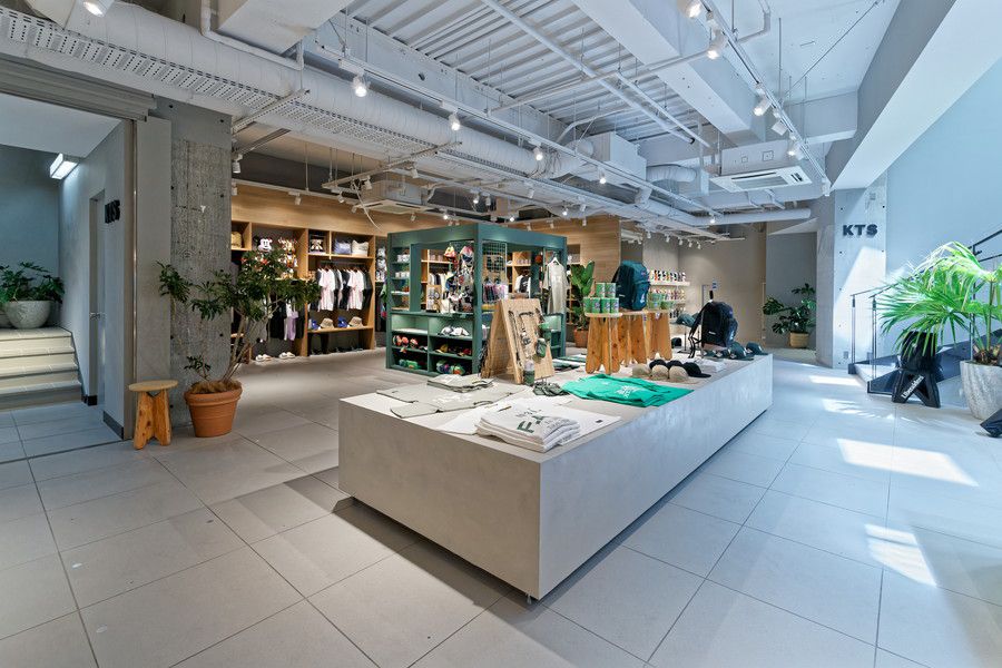 KInetics(キネティクス) 原宿の地下1階の店内の様子