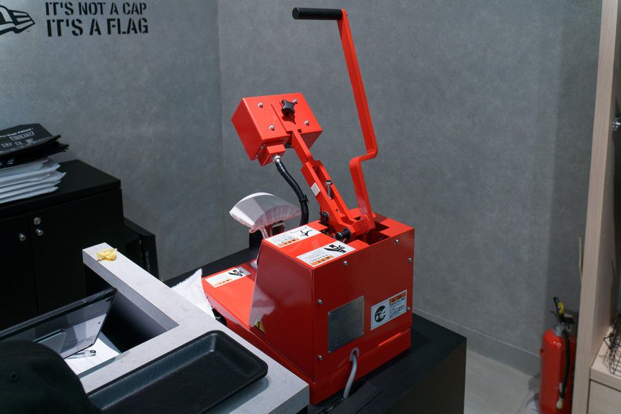 NEW ERA(ニューエラ) 銀座の文字入れが出来るヒートシーラーのマシン