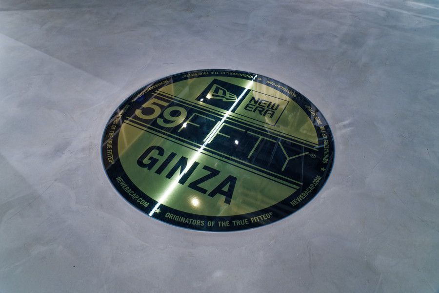 NEW ERA(ニューエラ) 銀座のスタッカーを模したロゴ