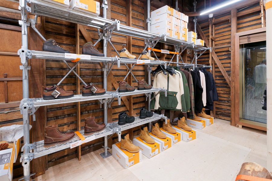ティンバーランド 代官山 TIMBERLAND BOUTIQUE TOKYOの2Fの商品ディスプレイ