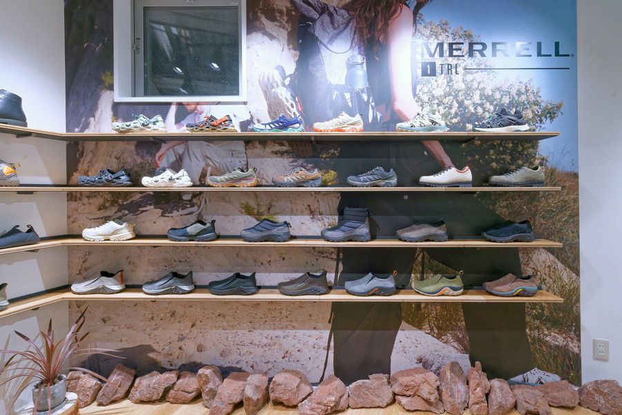 メレル 原宿 MERRELL HARAJUKU FLAGSHIP 2F ハイエンドな1TRL(ワンティーアールエル)のディスプレイ
