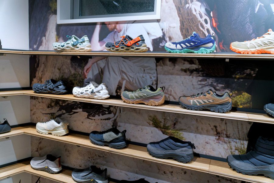 メレル 原宿 MERRELL HARAJUKU FLAGSHIP 2F ハイエンドな1TRL(ワンティーアールエル)のシューズ
