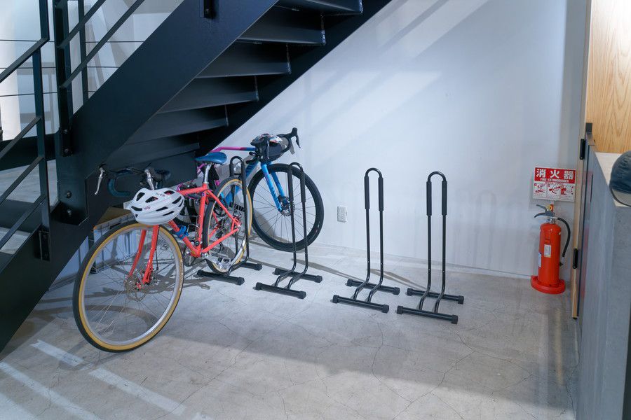 Rapha(ラファ)東京の店内のサイクルラック