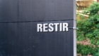 RESTIR(リステア) 六本木の看板