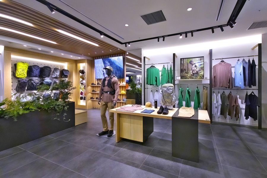 アークテリクス 銀座シックスのバックパックやインナー類