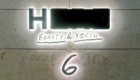 H BEAUTY & YOUTH(エイチ ビューティー アンド ユース) 青山のネオンの看板