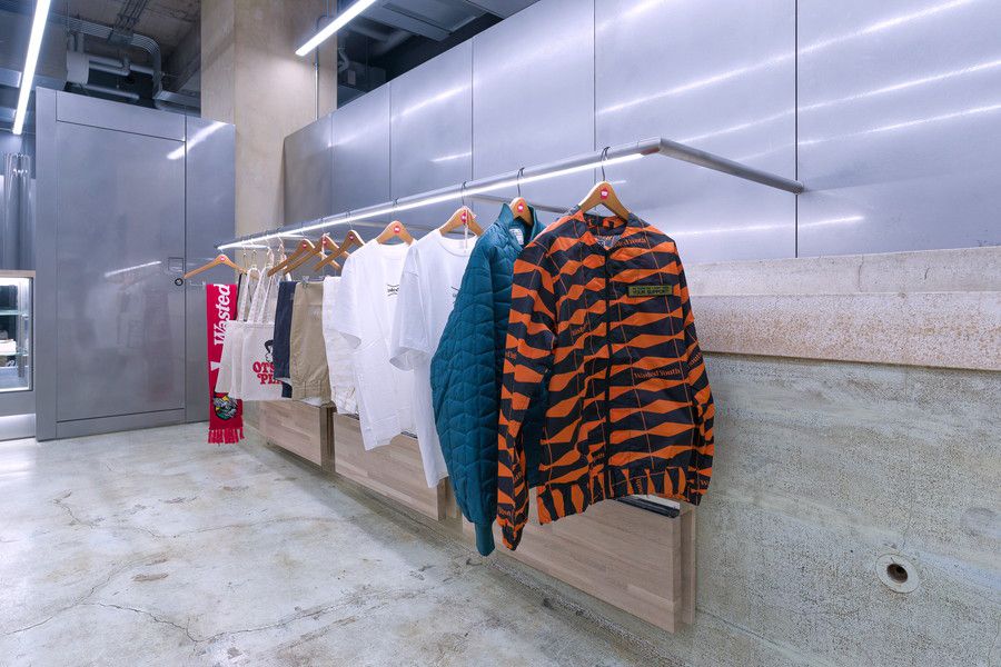 OTSUMO PLAZA(オツモプラザ) 南青山のアパレル類のディスプレイ