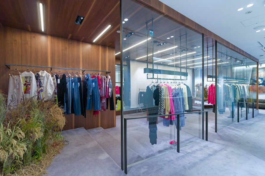 ROKU 青山の店内ディスプレイ