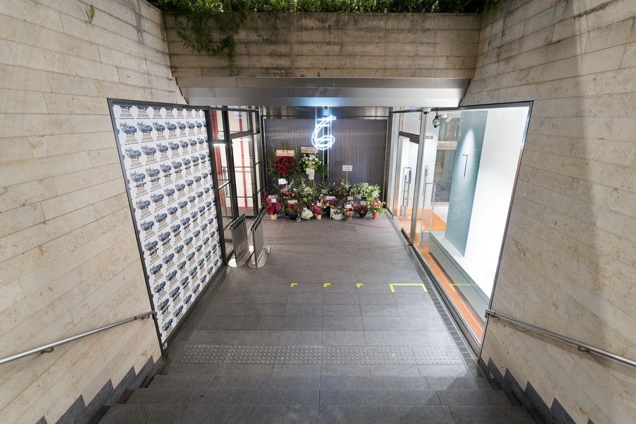 ROKU 青山の入り口