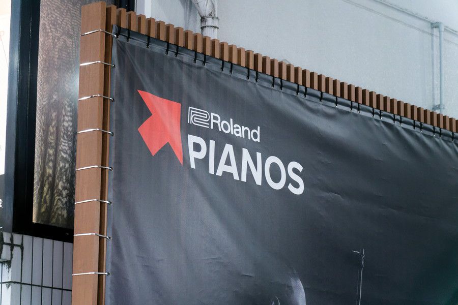 Roland Store Tokyo(ローランドストア 東京)の2階はピアノのフロア