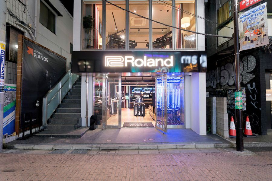 ローランド 原宿 Roland Store Tokyoのエントランス