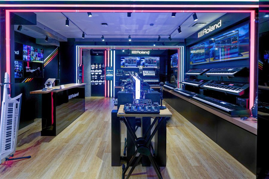 Roland Store Tokyo(ローランドストア 東京)の1Fの店内の様子
