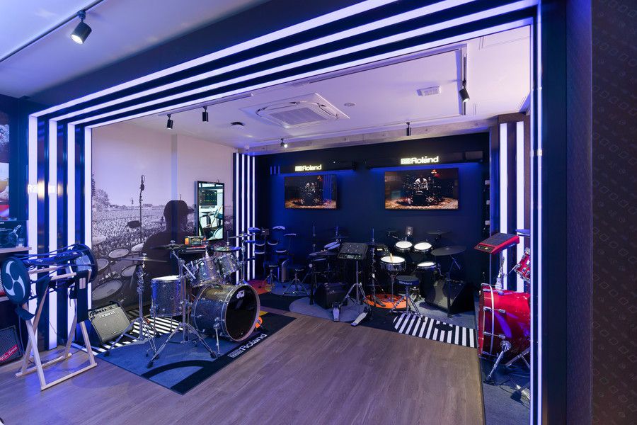 Roland Store Tokyo(ローランドストア 東京) 地下1階の店内の様子