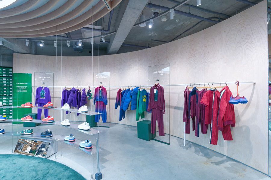 Lacoste(ラコステ) 原宿の1Fのアパレルのスペース