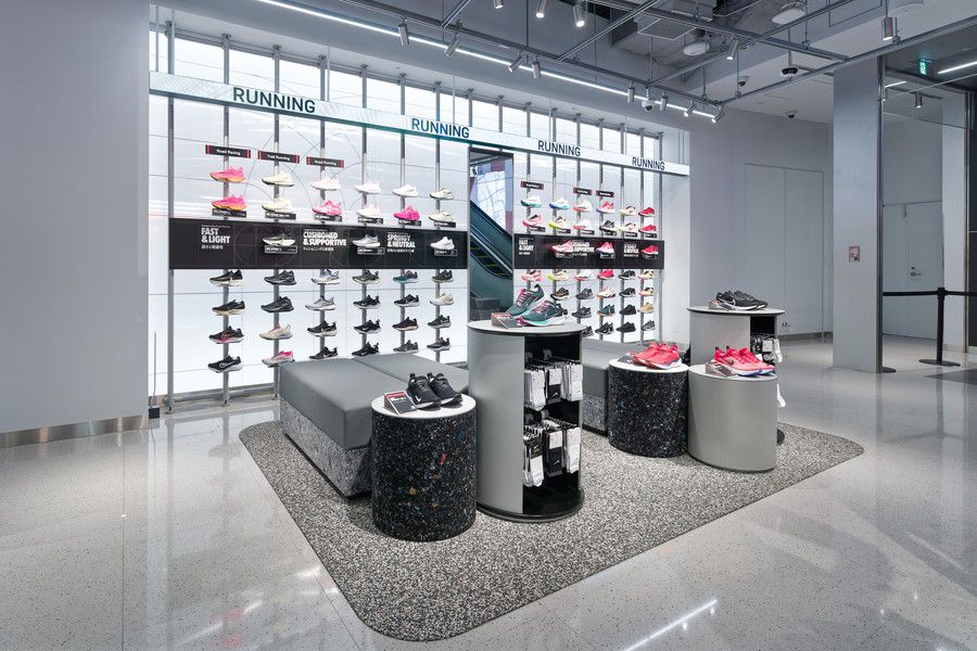NIKE(ナイキ) 銀座の1Fのランニングシューズコーナー