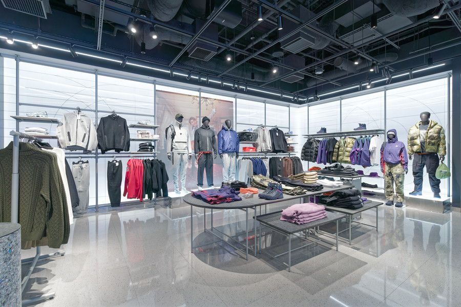 メンズフロアのナイキACGのコーナー