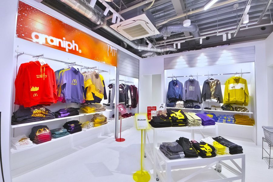 graniph Tokyo(グラニフ 東京)のファストフードチェーンやキャラクターとのコラボレーションアイテム