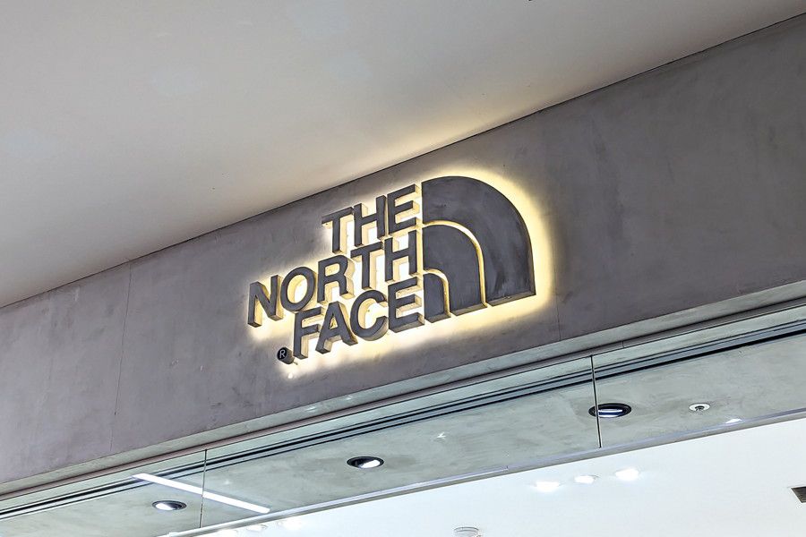 ザ・ノース・フェイス ららぽーと立川立飛のブランドロゴの看板