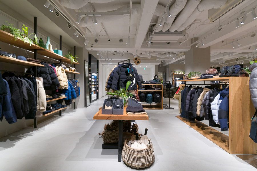 ザ・ノースフェイス ニュートラルワークス 吉祥寺の1Fの店内の様子