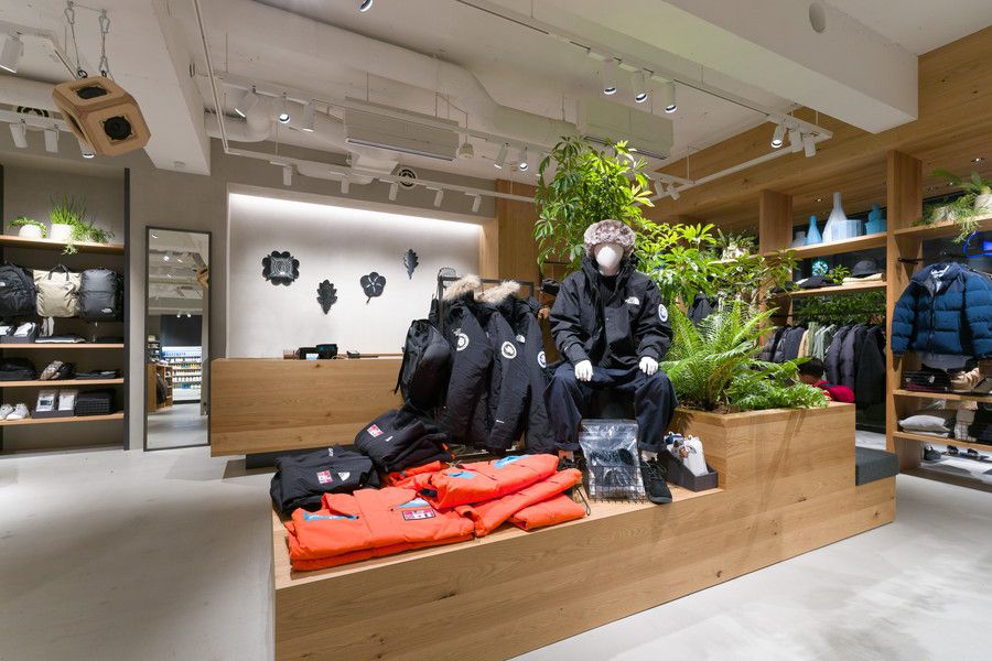 ザ・ノースフェイス ニュートラルワークス 吉祥寺の店内ディスプレイ