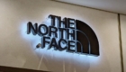 THE NORTH FACE PLAY(ザ・ノース・フェイス プレイ) のブランドロゴの看板