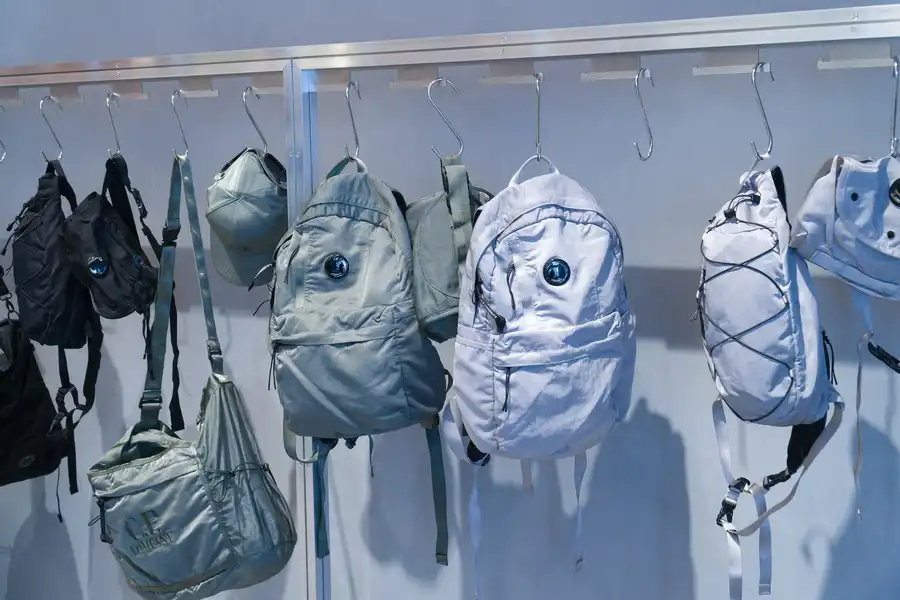 CPカンパニー 渋谷のナイロン製のバッグ類