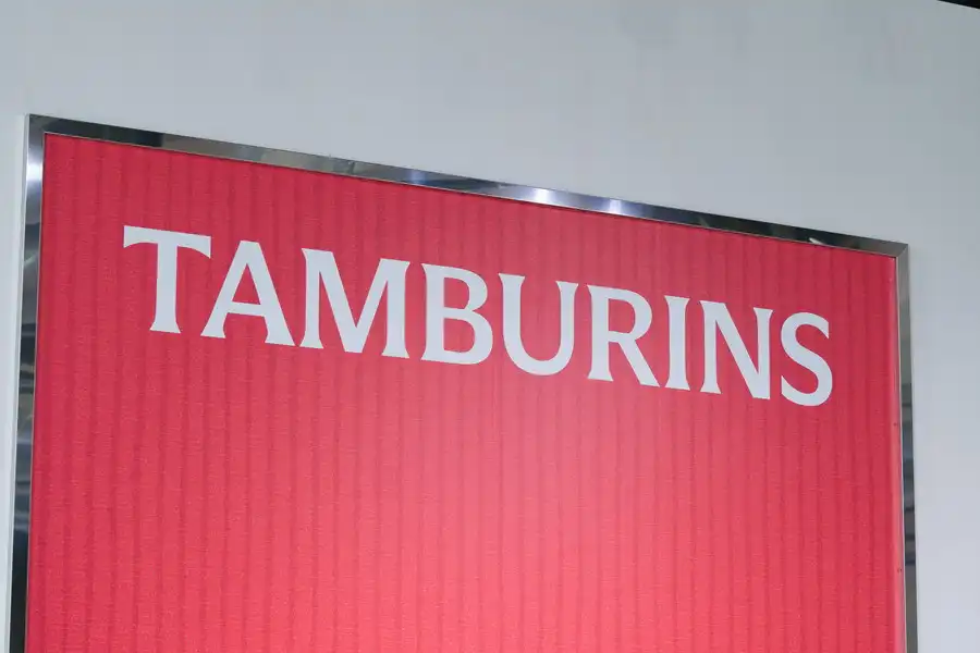 TAMBURINS(タンバリンズ) 青山の店内のブランドロゴの看板