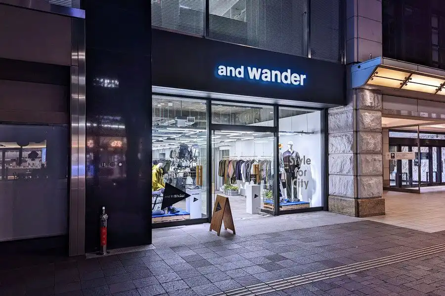 and wander(アンドワンダー) 丸の内の外観