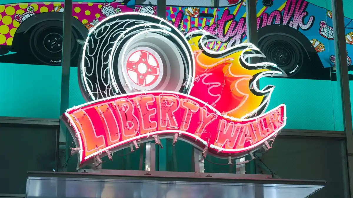 LIBERTY WALK(リバティウォーク)東京 原宿のブランドロゴのネオン看板