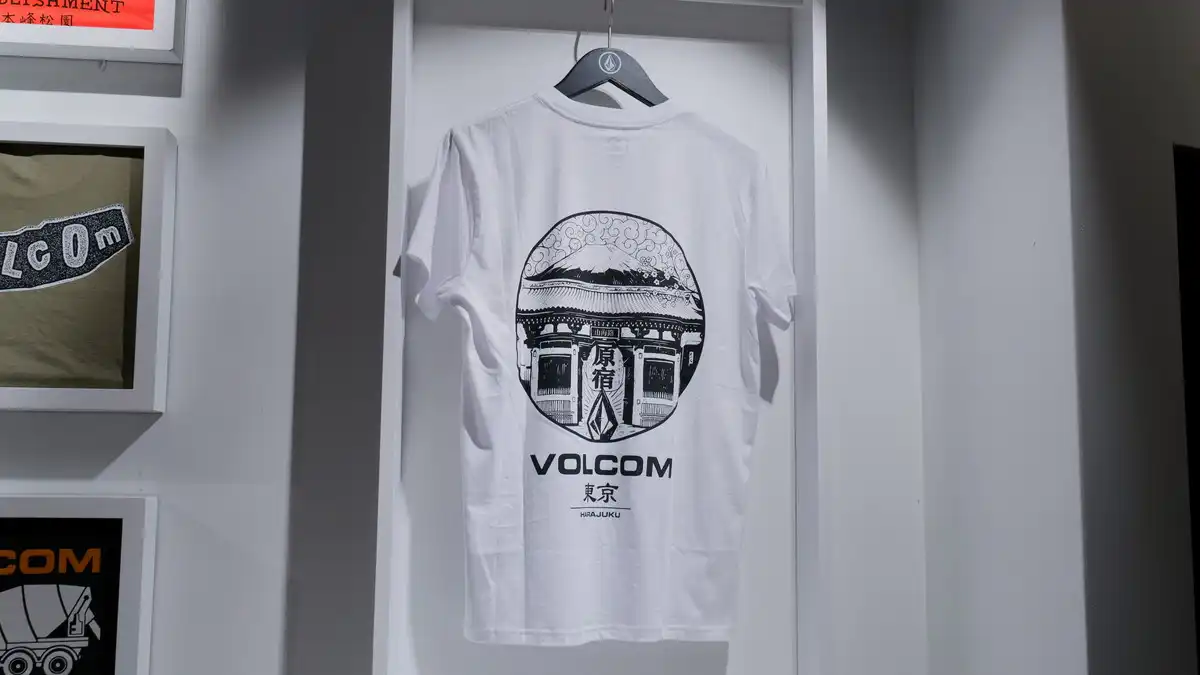 VOLCOM STORE SHIBUYA限定のTシャツ