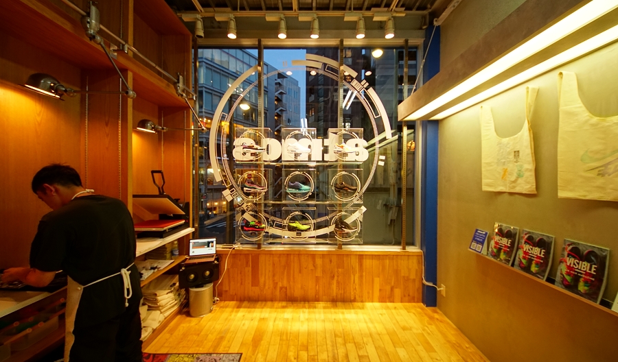 NIKE AIR MAX 2light atmos  POP UP STORE カスタマイズスペース