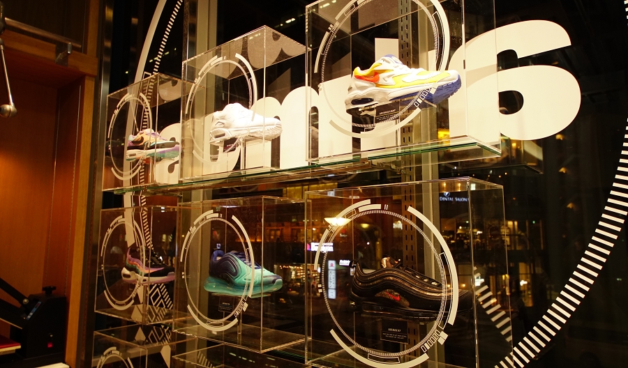 NIKE AIR MAX 2light atmos POP UP STORE店内