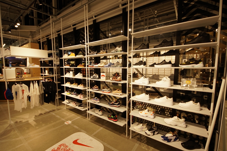 NIKE KICKS LONGE OMOTESANDO SNKRS 1 YEAR ANNIVERSARY 2F