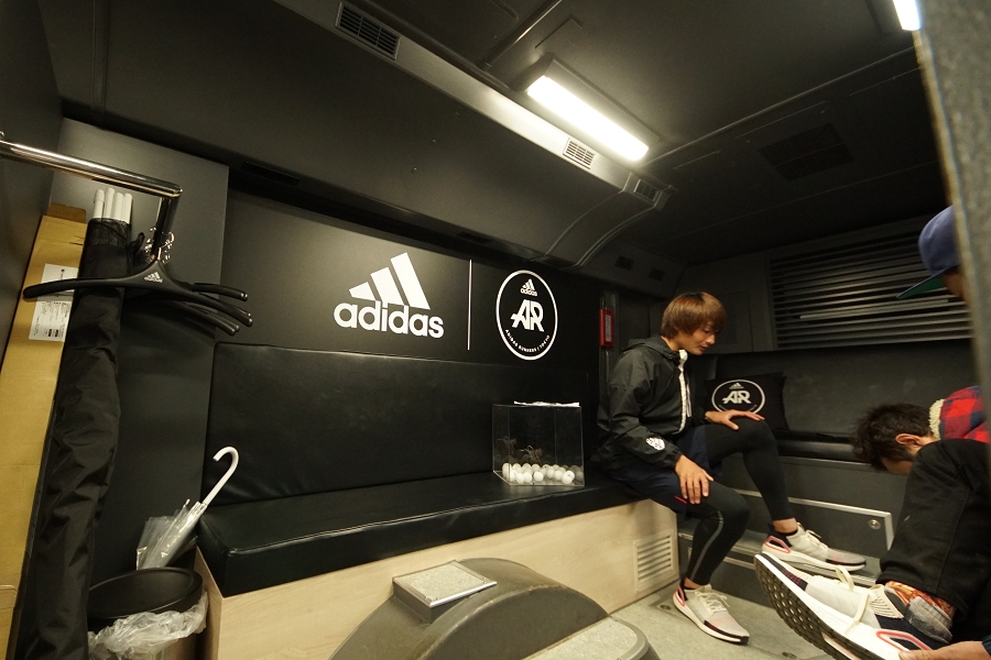 アディダス バス 室内 ウルトラブースト19