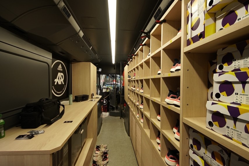 アディダス バス 室内 ウルトラブースト19