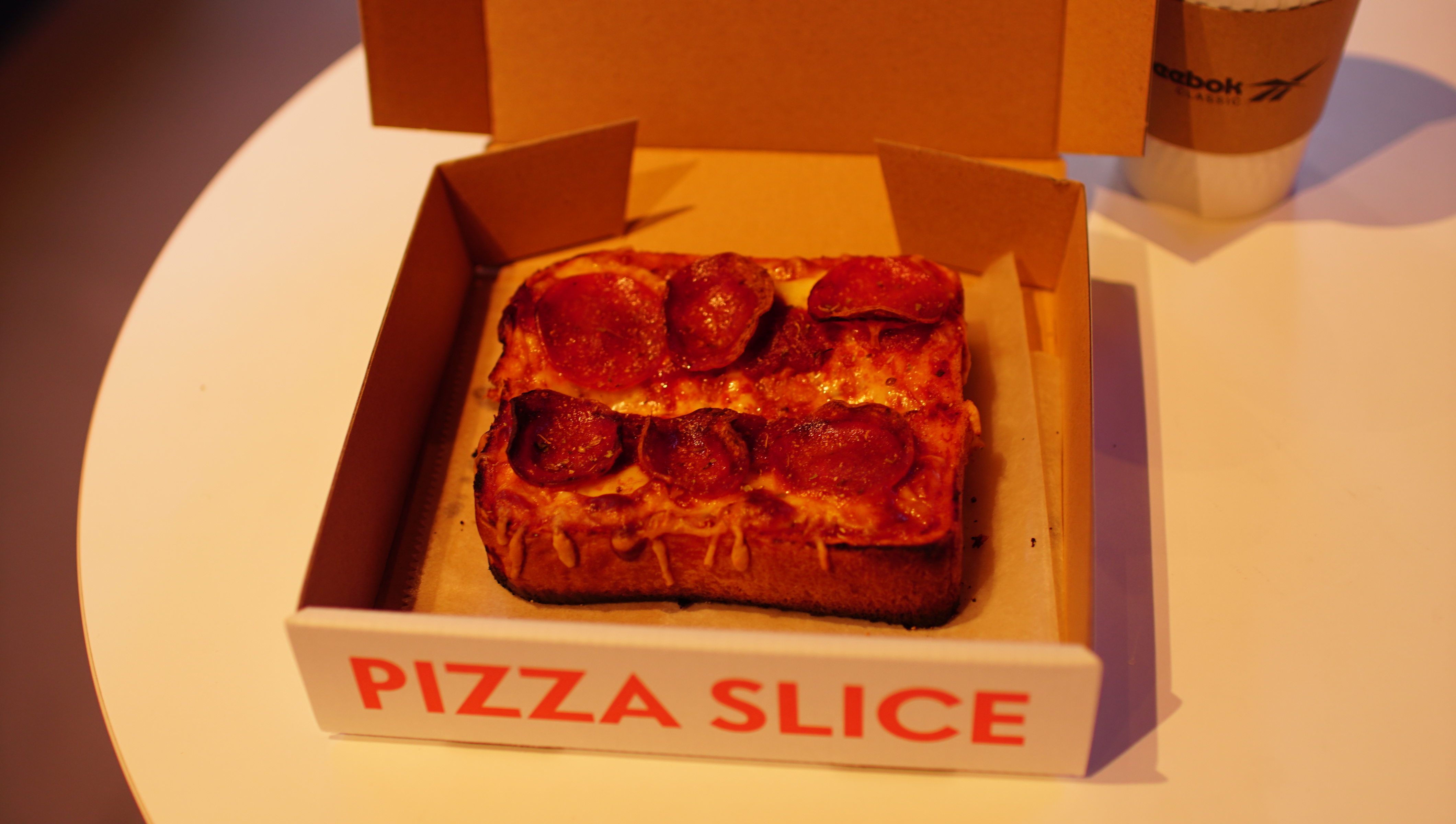 Reebok 90s House リーボック90sハウス ピザスライス PIZZA SLICE